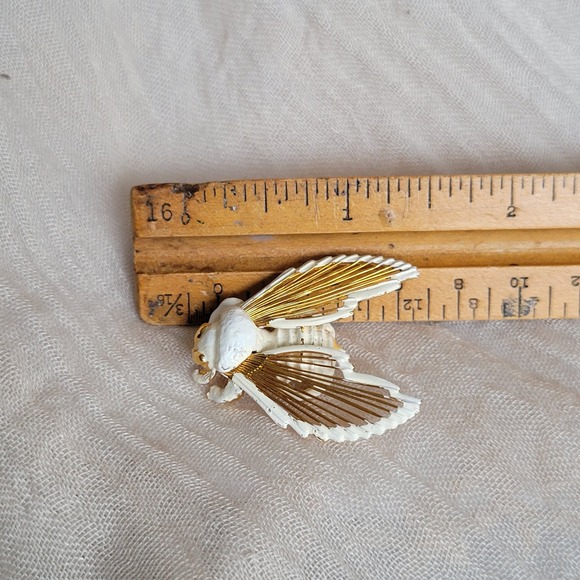 Vintage 70s-80s Monet Bee Spinnerets brooch white enamel wire wings novelty - Picture 4 of 9